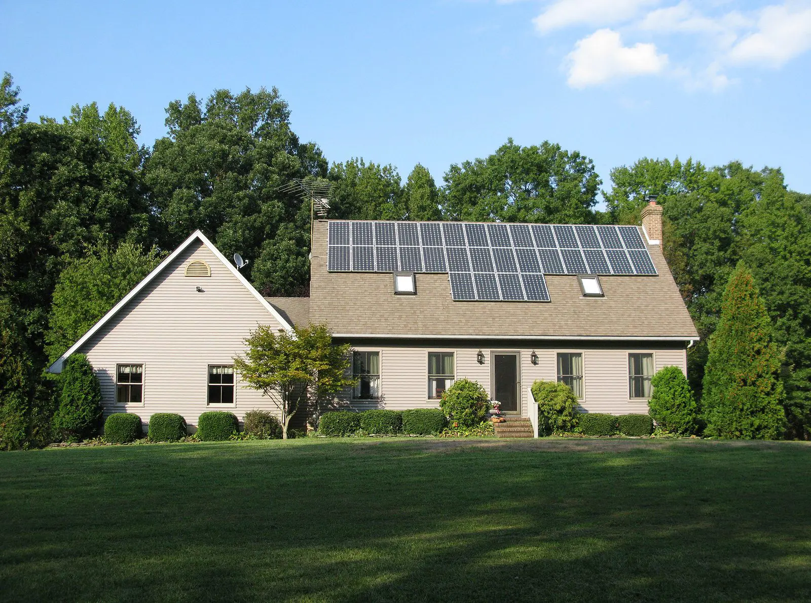 Consumer Guide: How Solar Impacts a Real Estate Transaction Post Thumbnail